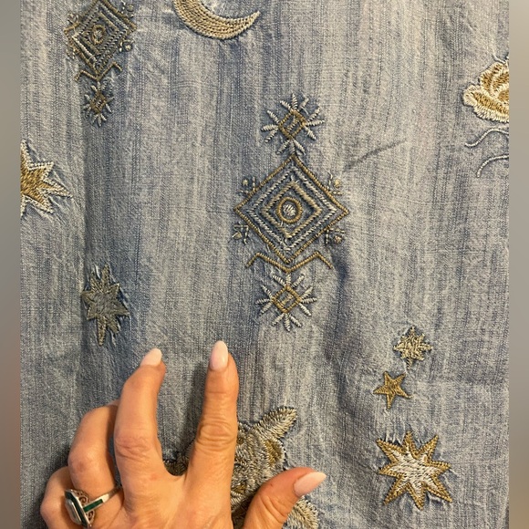 Kyla long sleeves Embroidered Denim Shirt in XSmall NWT - Picture 8 of 10